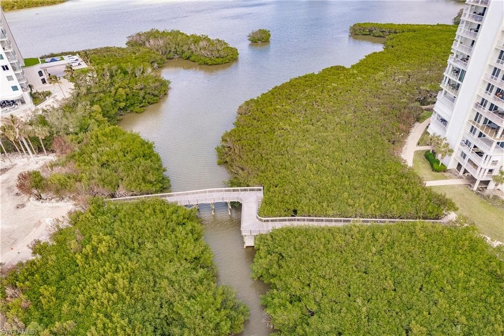40 Seagate Dr 202a, Naples, FL 34103-43