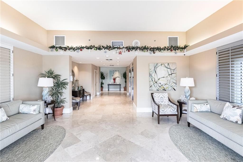 40 Seagate Dr 202a, Naples, FL 34103-45