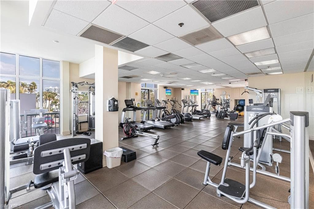 40 Seagate Dr 202a, Naples, FL 34103-47
