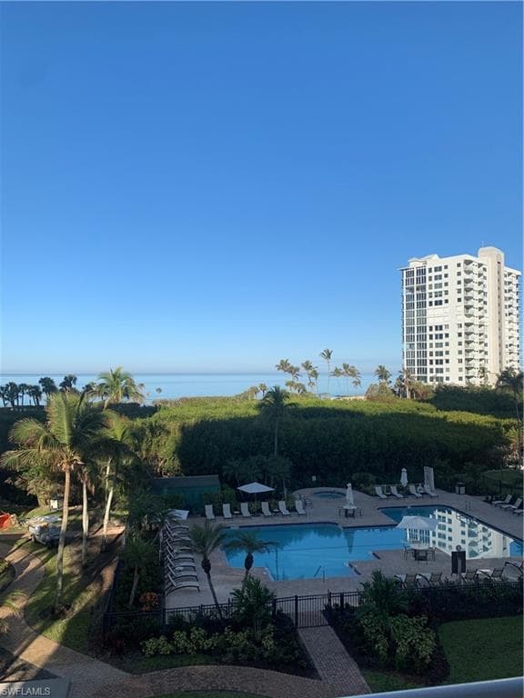40 Seagate Dr 202a, Naples, FL 34103-4