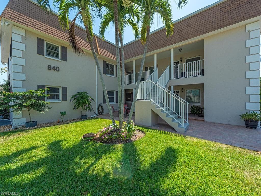 940 3rd St S 104, Naples, FL 34102-1