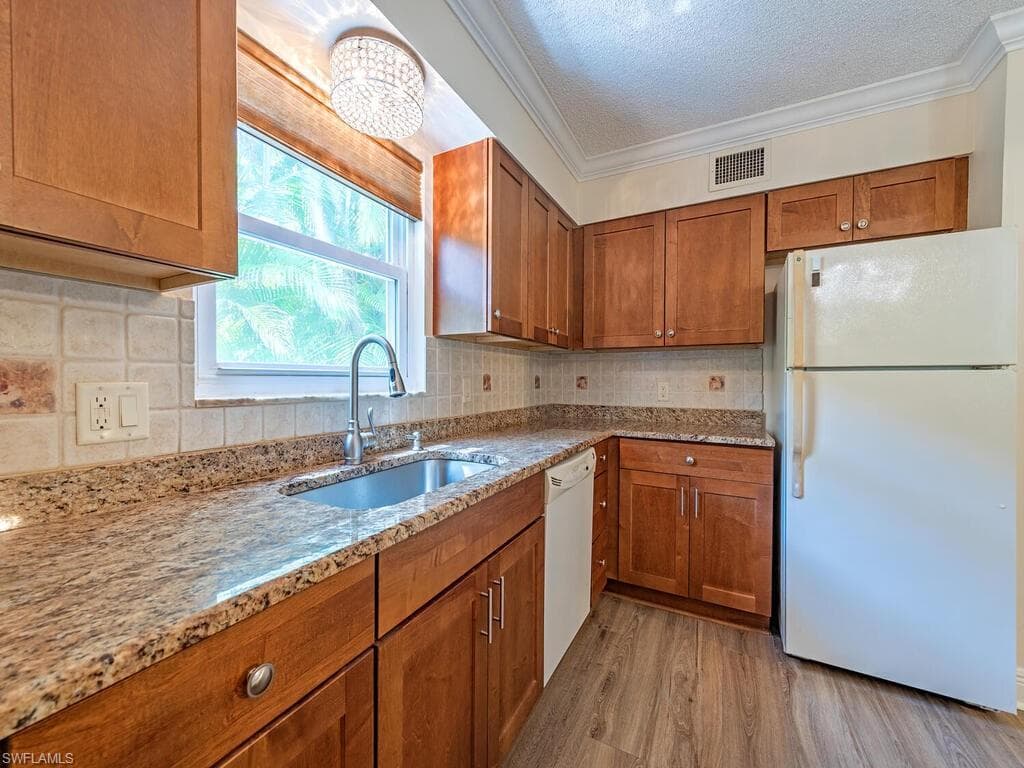 940 3rd St S 104, Naples, FL 34102-3