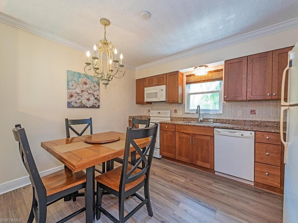 940 3rd St S 104, Naples, FL 34102-4