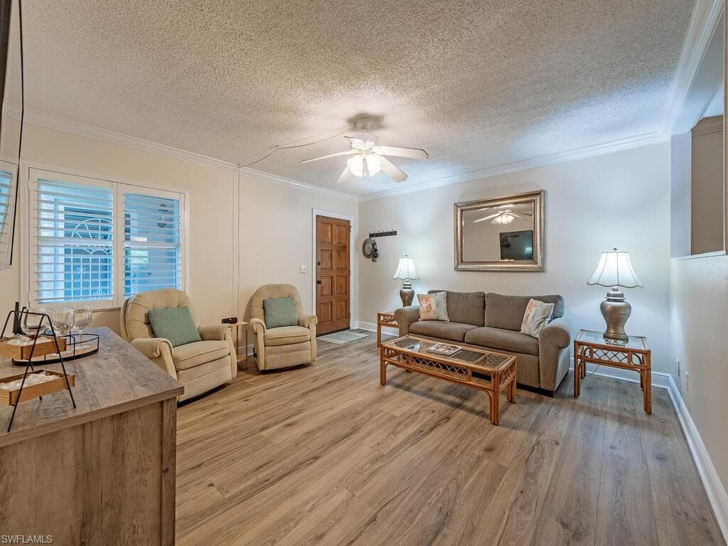 940 3rd St S 104, Naples, FL 34102-5