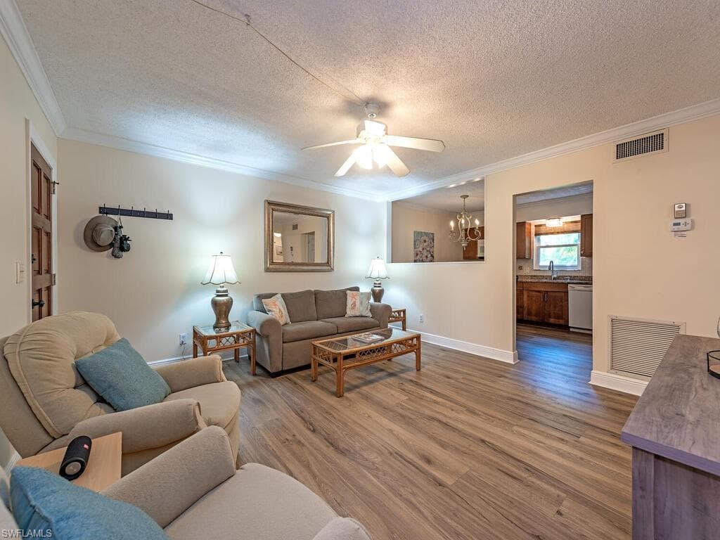 940 3rd St S 104, Naples, FL 34102-6