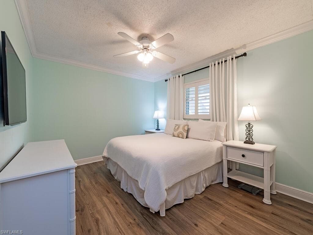 940 3rd St S 104, Naples, FL 34102-8
