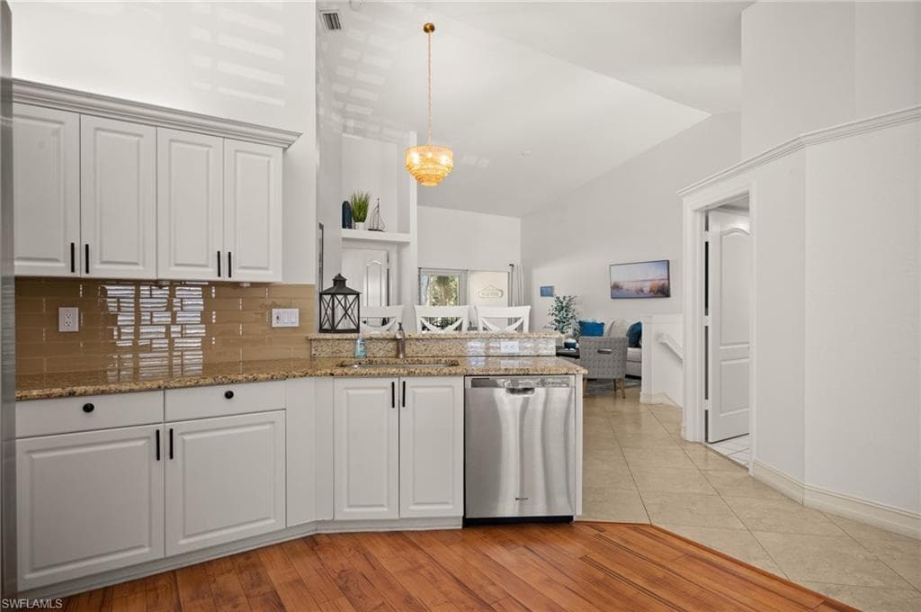 8370 Excalibur Cir J4, Naples, FL 34108-15