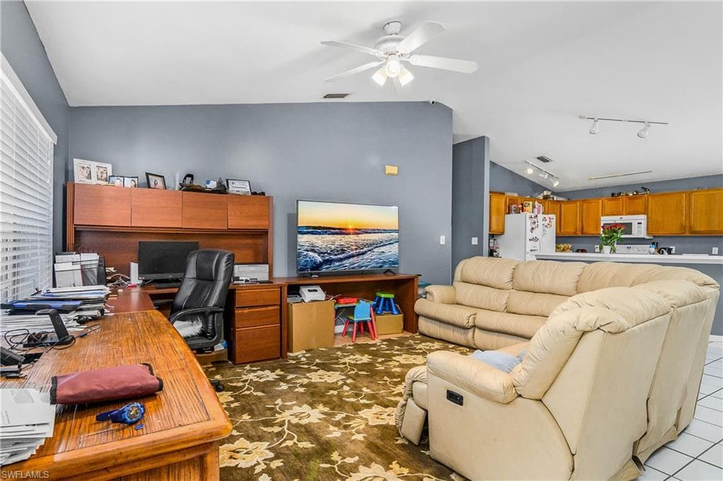 1090 24th Ave NE, Naples, FL 34120-10