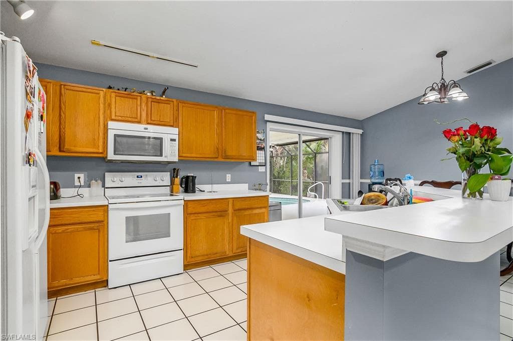 1090 24th Ave NE, Naples, FL 34120-6