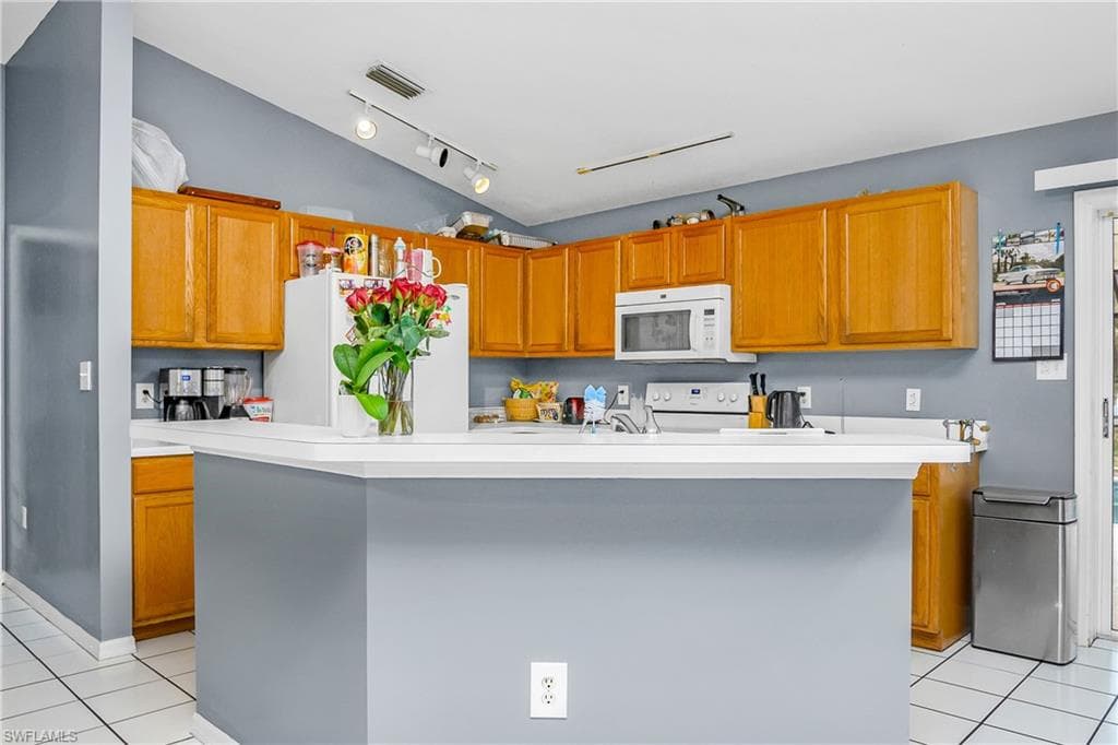 1090 24th Ave NE, Naples, FL 34120-7