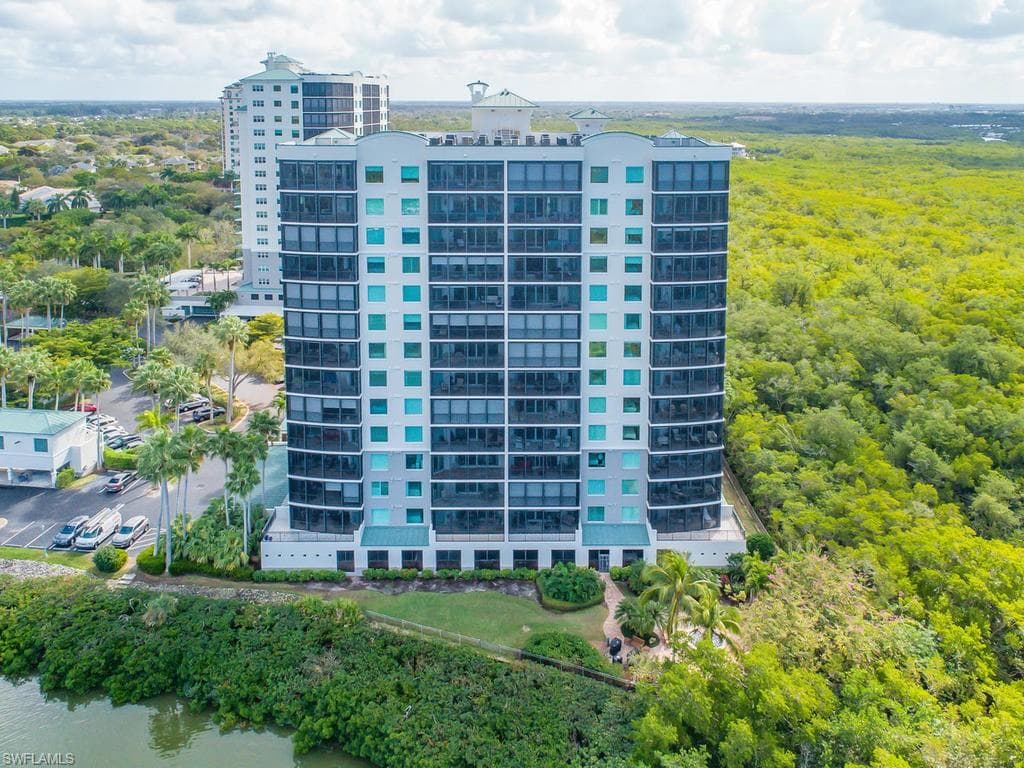 420 Cove Tower Dr 804, Naples, FL 34110-4
