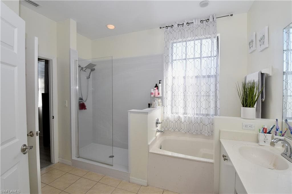 15151 Summit Place Cir 231, Naples, FL 34119-31