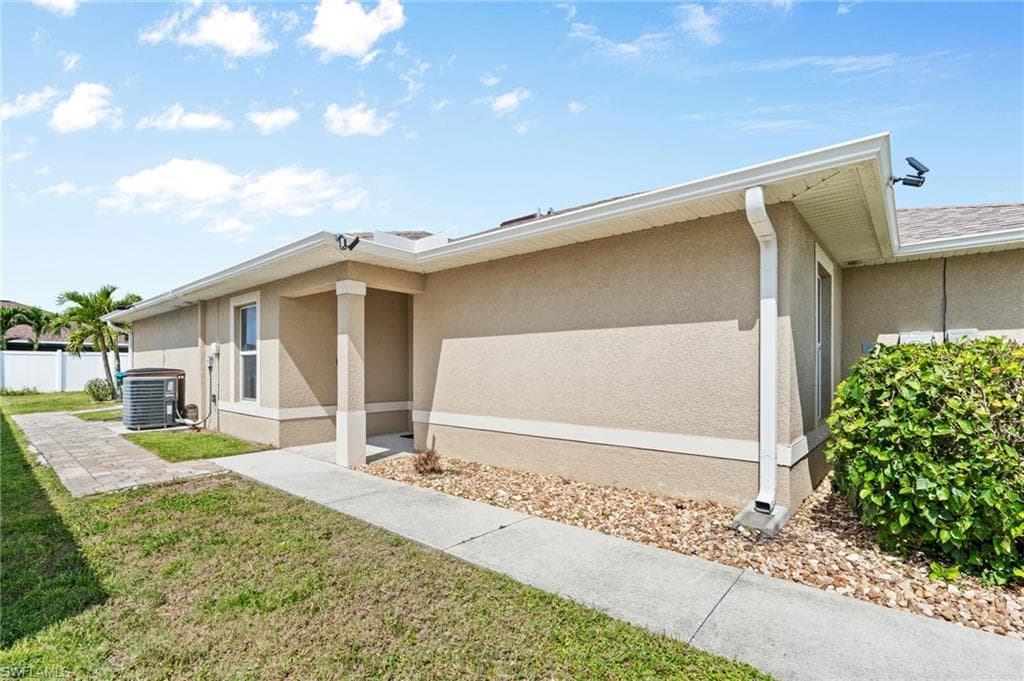 1631 34th St, Cape Coral, FL 33914-17