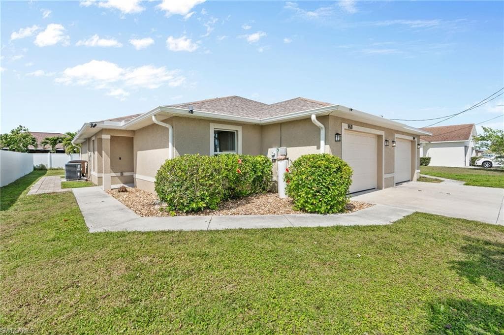 1631 34th St, Cape Coral, FL 33914-3