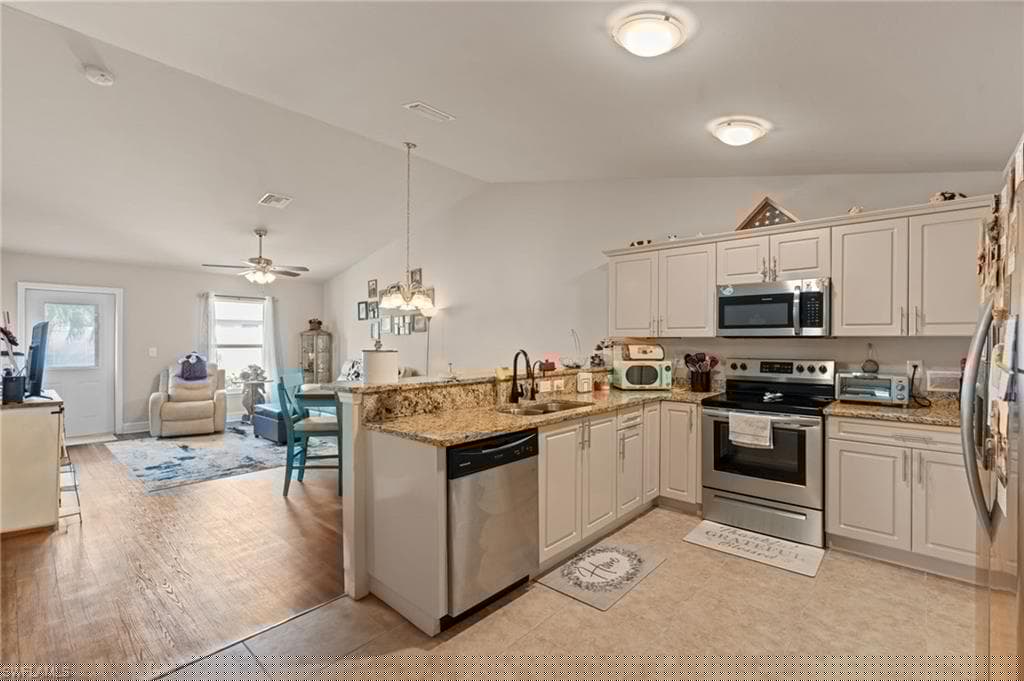 1631 34th St, Cape Coral, FL 33914-6
