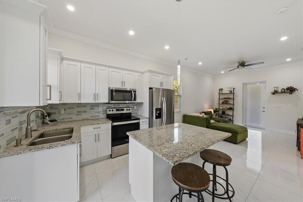 2948 2nd Ave NE, Naples, FL 34120-27