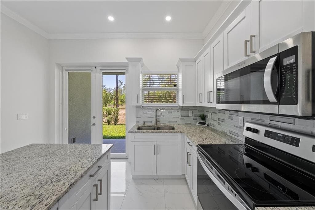 2948 2nd Ave NE, Naples, FL 34120-28