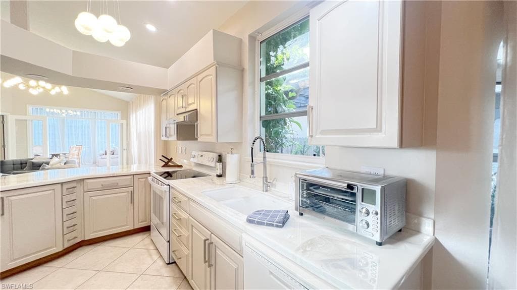 801 99th Ave N, Naples, FL 34108-12
