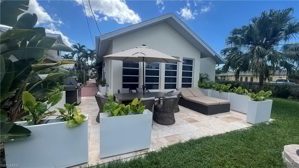 801 99th Ave N, Naples, FL 34108-15