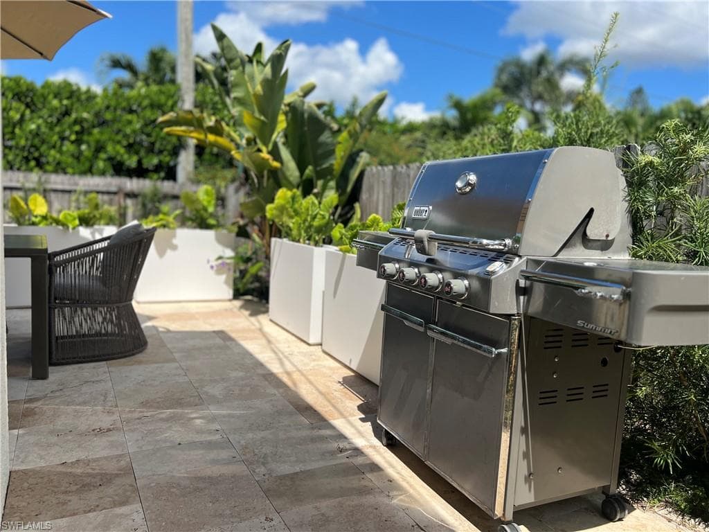 801 99th Ave N, Naples, FL 34108-16