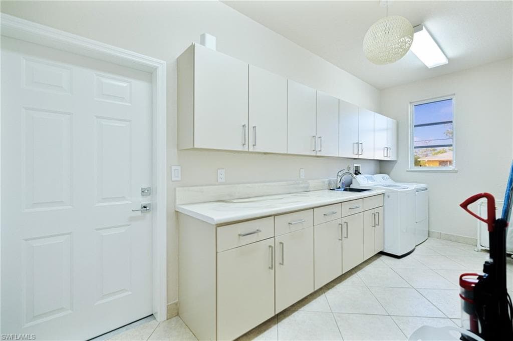 801 99th Ave N, Naples, FL 34108-18