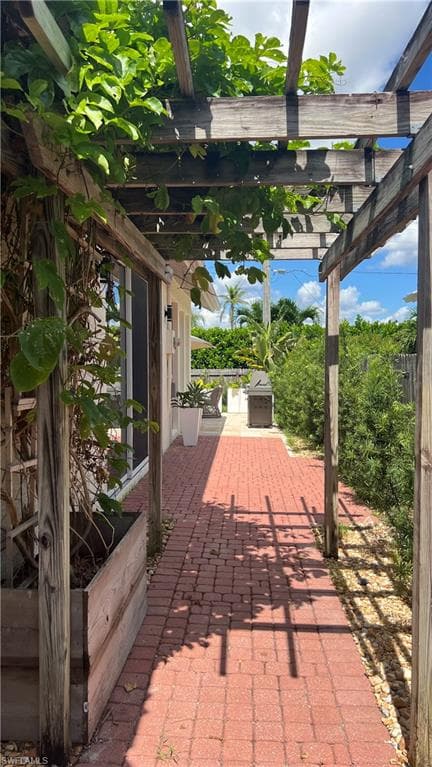 801 99th Ave N, Naples, FL 34108-19
