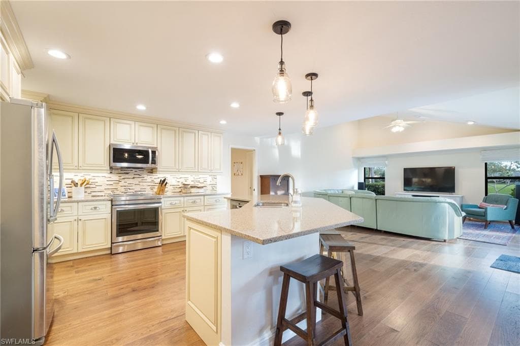 144 Palmetto Dunes Cir, Naples, FL 34113-9