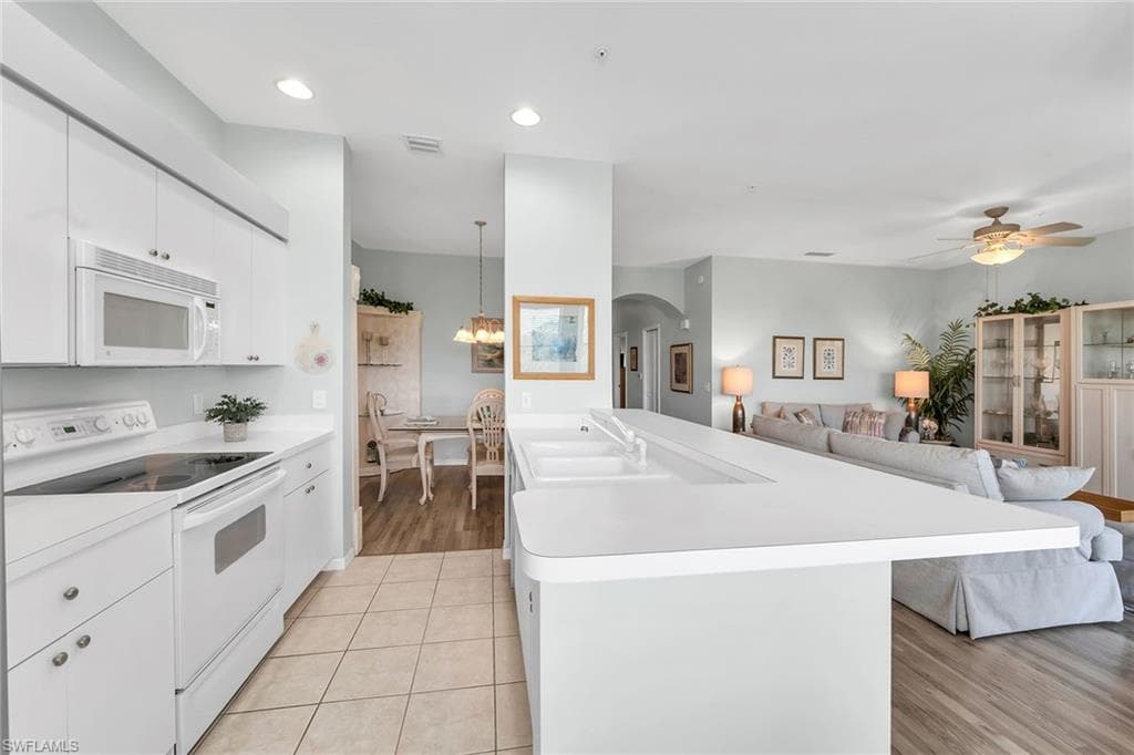 3800 Sawgrass Way 3142, Naples, FL 34112-13
