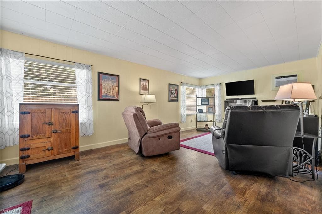 1280 22nd Ave N, Naples, FL 34103-15