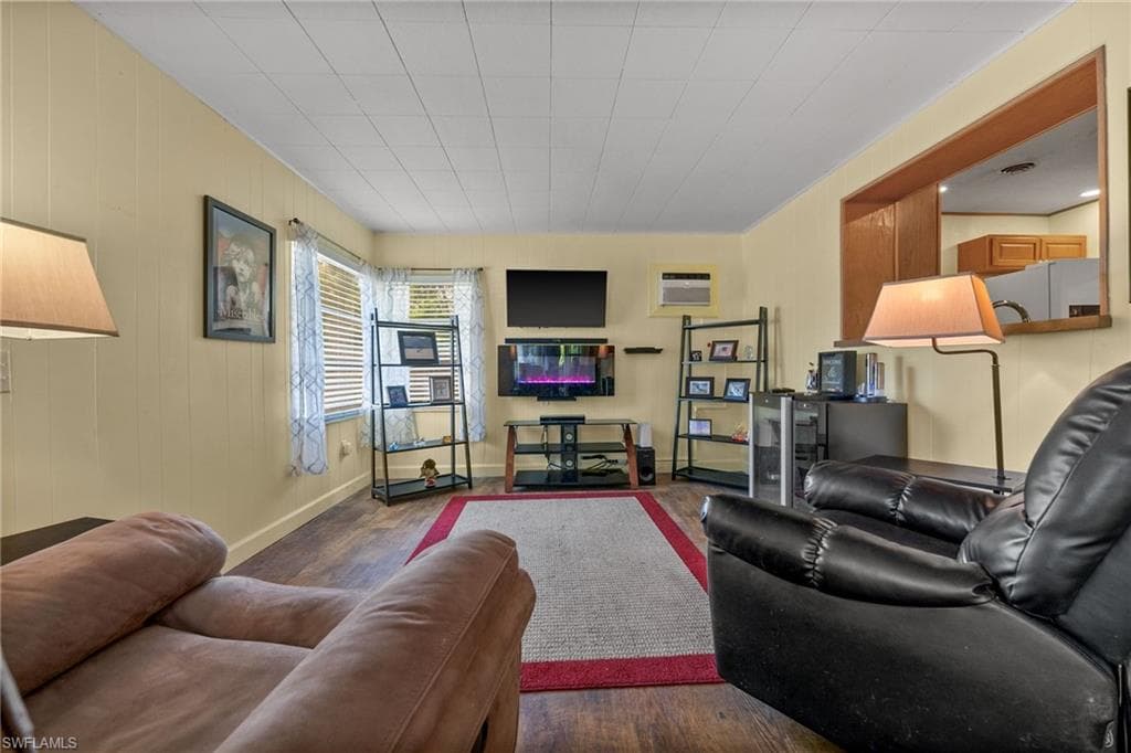 1280 22nd Ave N, Naples, FL 34103-16
