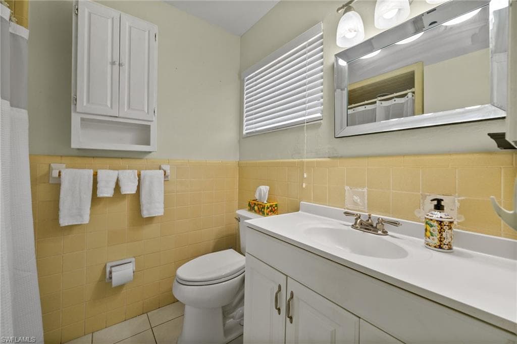 1280 22nd Ave N, Naples, FL 34103-19