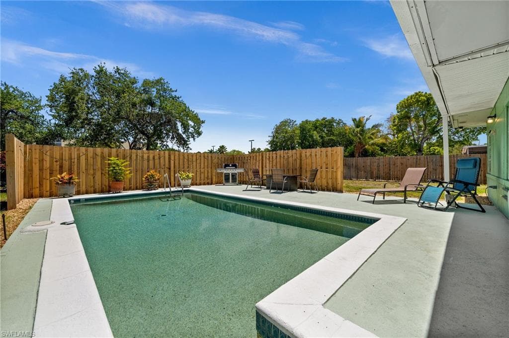 1280 22nd Ave N, Naples, FL 34103-27