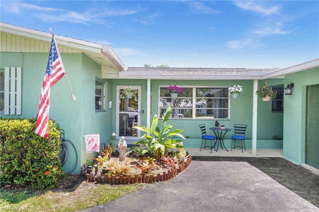 1280 22nd Ave N, Naples, FL 34103-5
