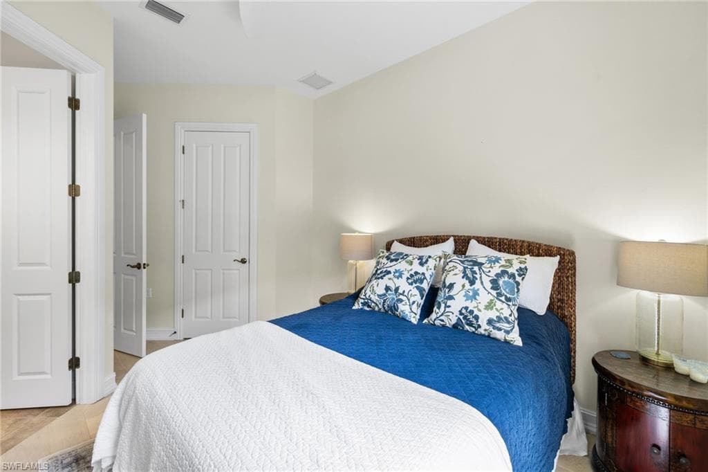 7591 Moorgate Point Way, Naples, FL 34113-36