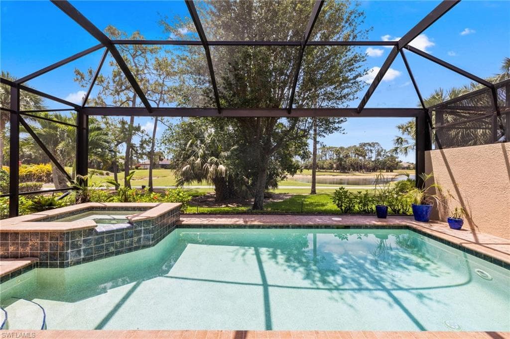 7591 Moorgate Point Way, Naples, FL 34113-3