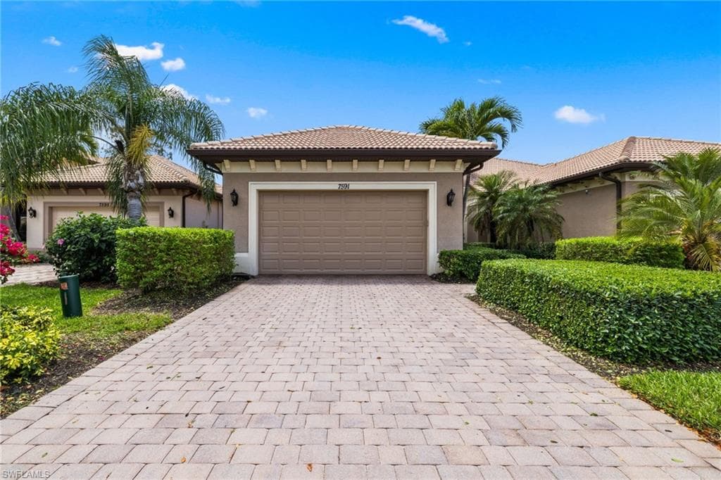7591 Moorgate Point Way, Naples, FL 34113-46