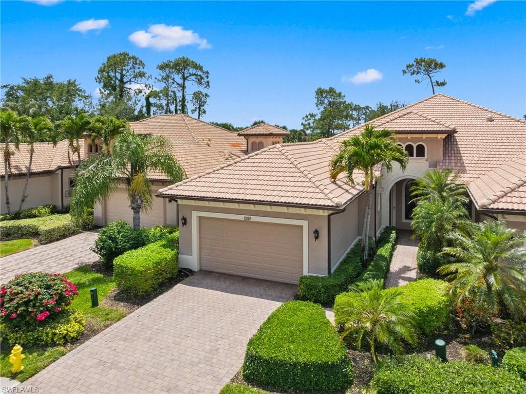 7591 Moorgate Point Way, Naples, FL 34113-4