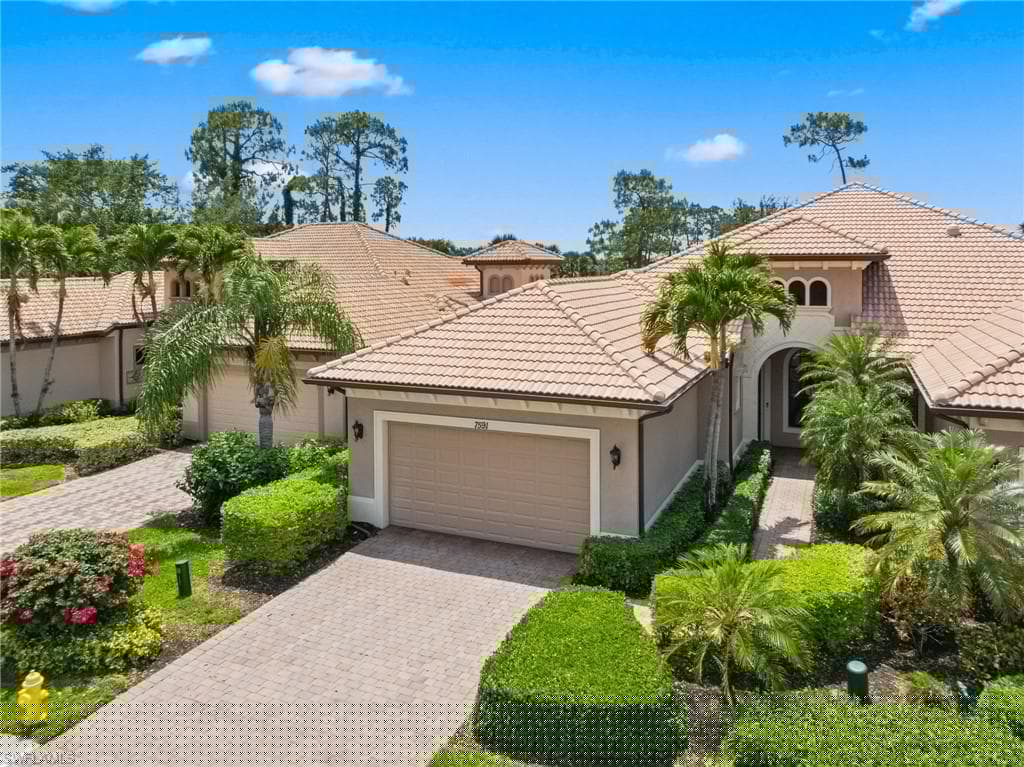 7591 Moorgate Point Way, Naples, FL 34113-4