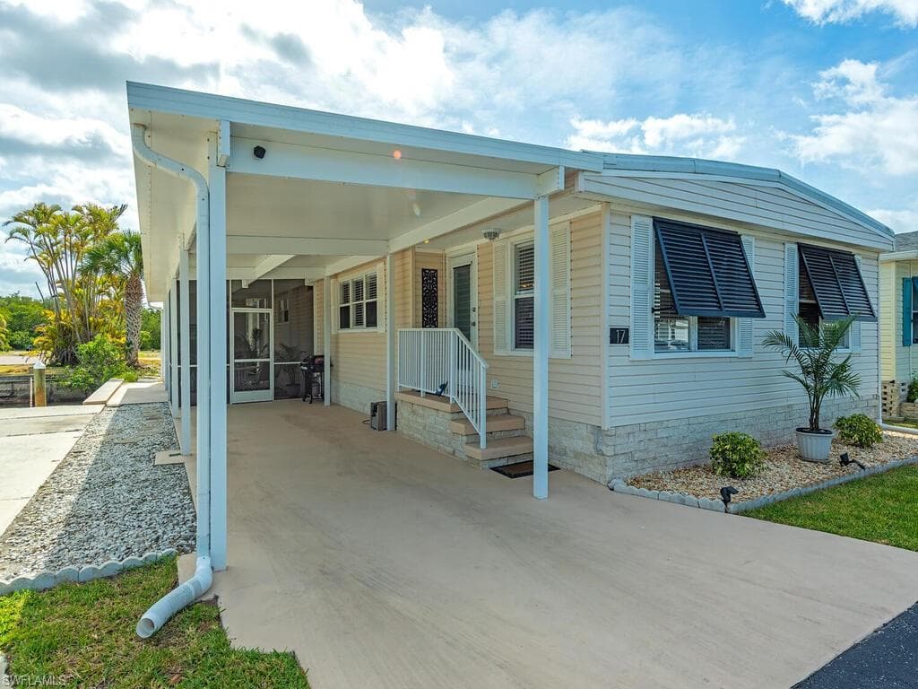 777 Walkerbilt Rd 17, Naples, FL 34110-2