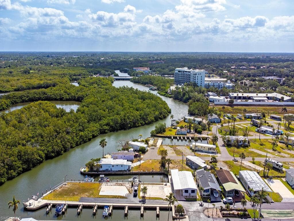 777 Walkerbilt Rd 17, Naples, FL 34110-3