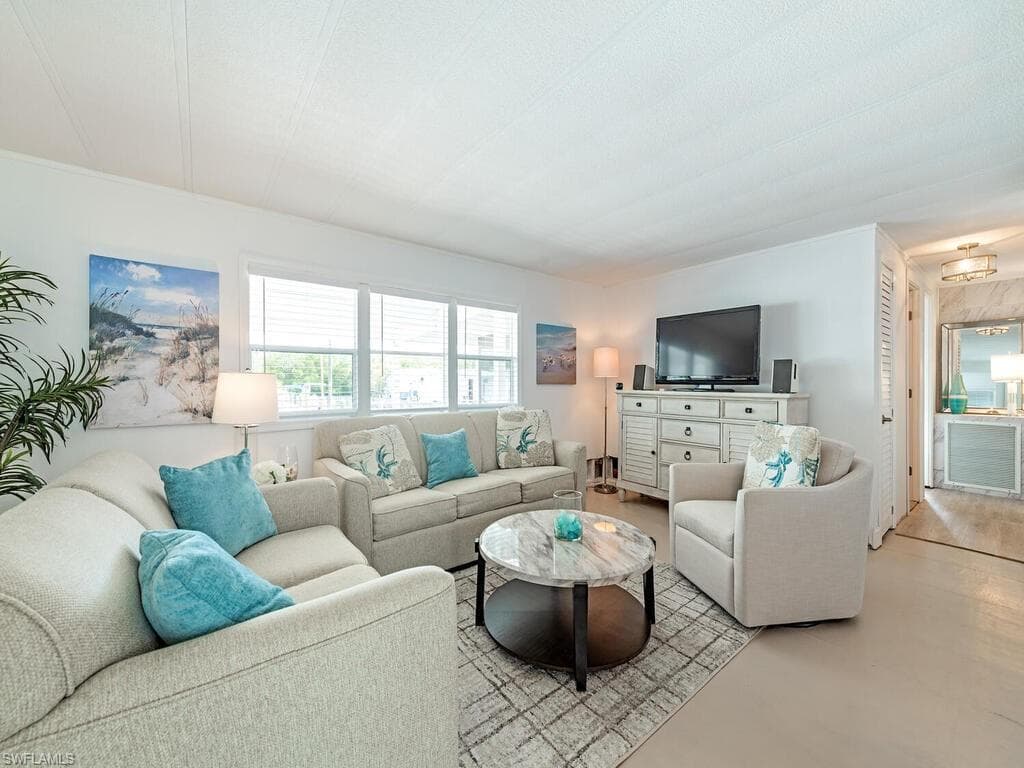 777 Walkerbilt Rd 17, Naples, FL 34110-4