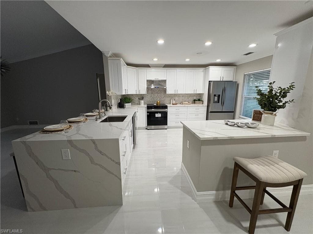 131 25th St SW, Naples, FL 34117-9
