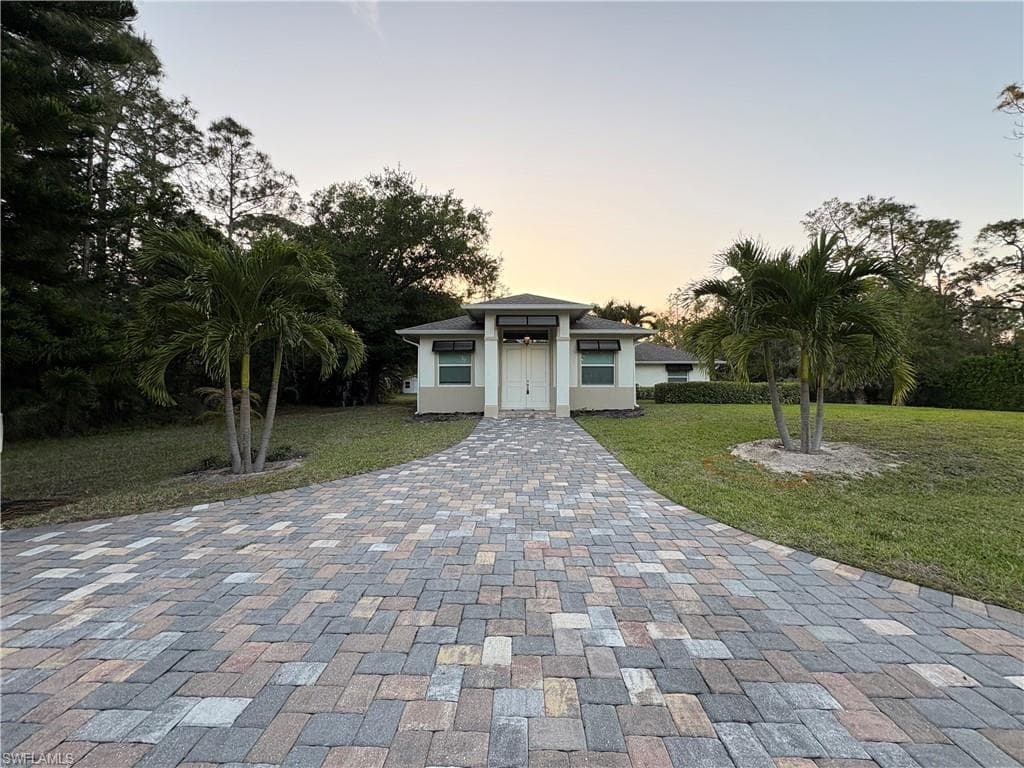 131 25th St SW, Naples, FL 34117-2