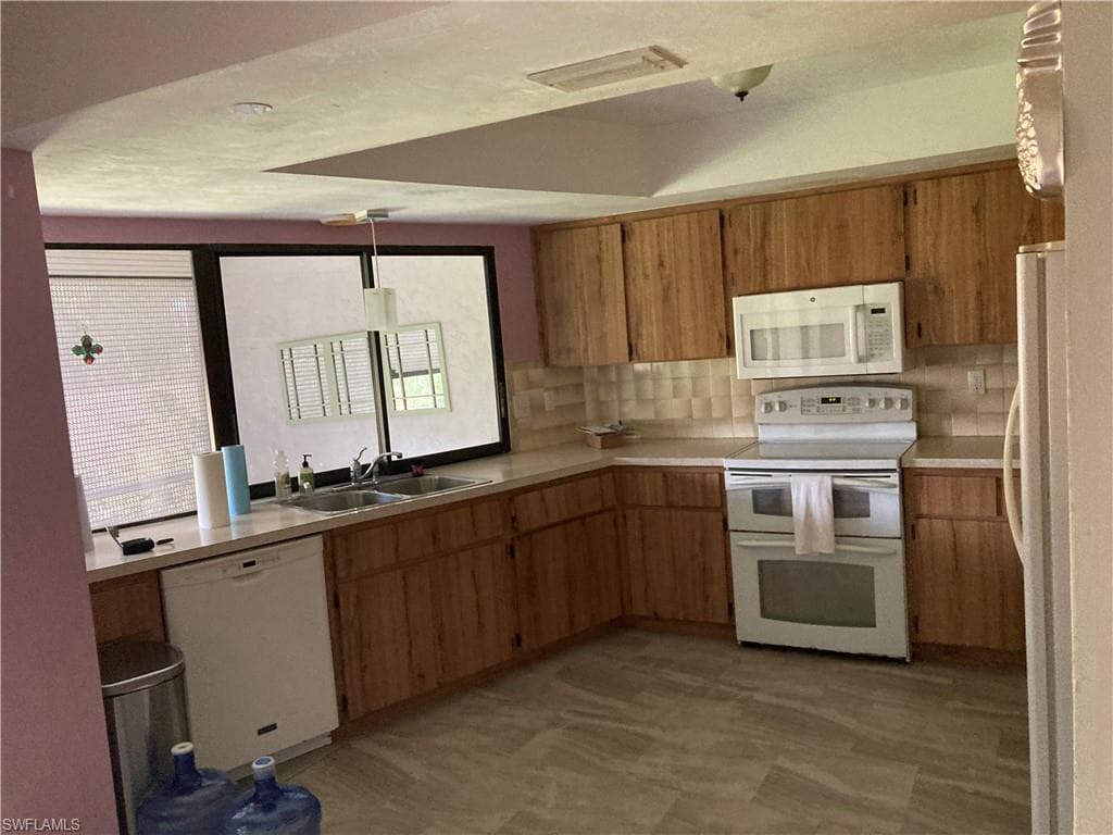 191 Round Key Cir D2, Naples, FL 34112-16