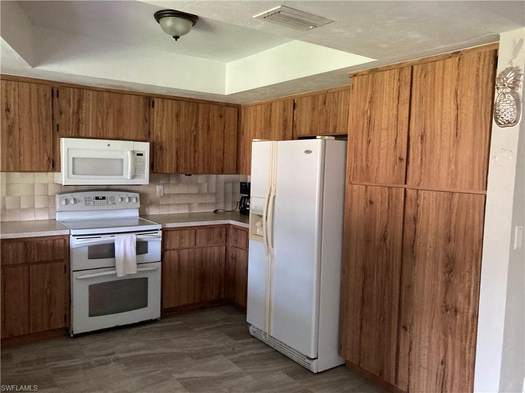 191 Round Key Cir D2, Naples, FL 34112-17