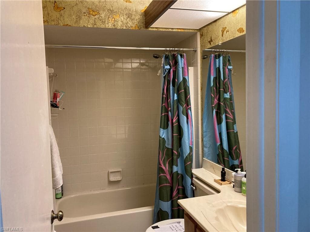 191 Round Key Cir D2, Naples, FL 34112-18