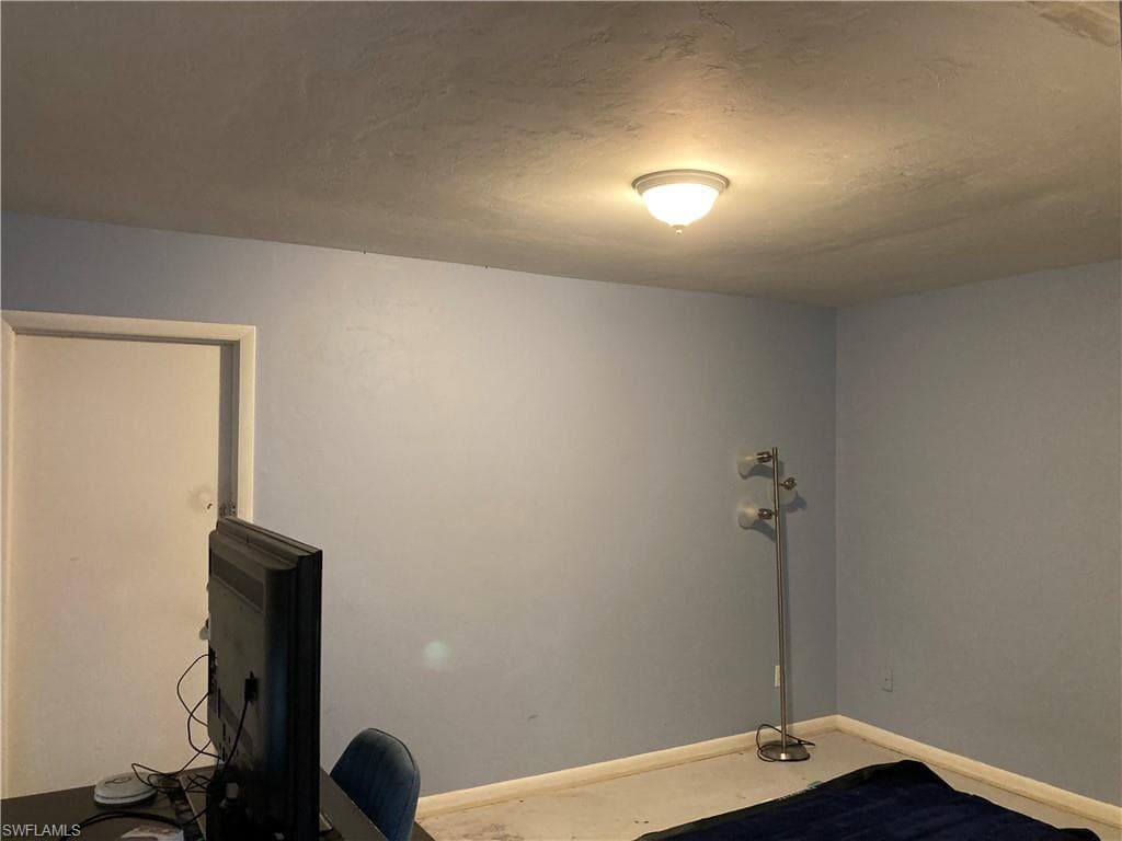 191 Round Key Cir D2, Naples, FL 34112-20
