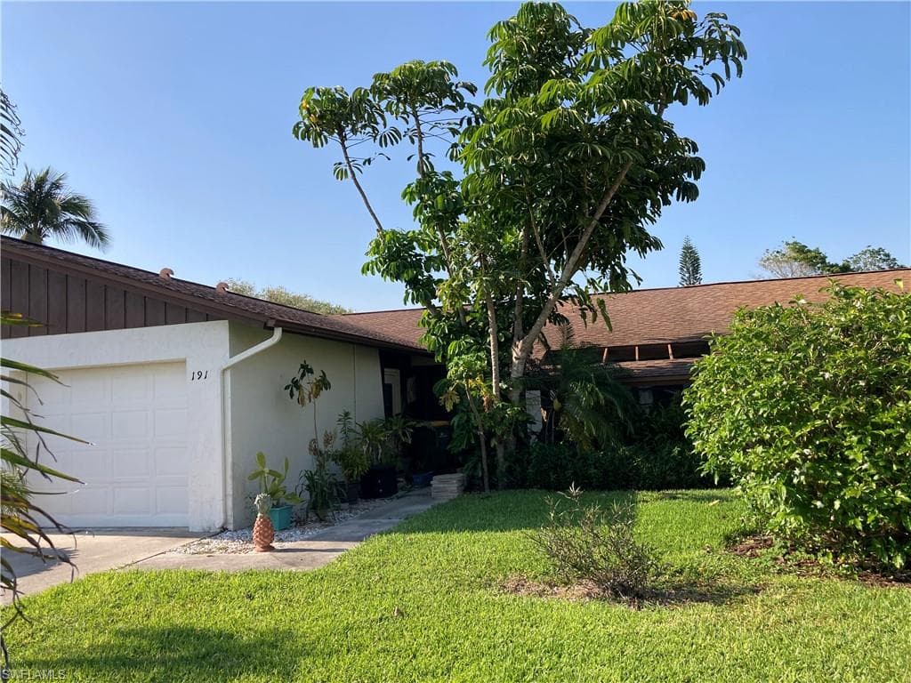 191 Round Key Cir D2, Naples, FL 34112-1