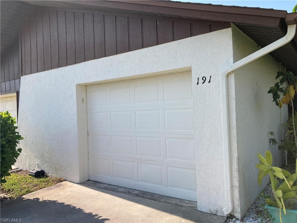 191 Round Key Cir D2, Naples, FL 34112-2