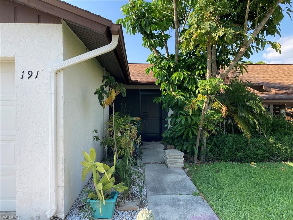 191 Round Key Cir D2, Naples, FL 34112-3